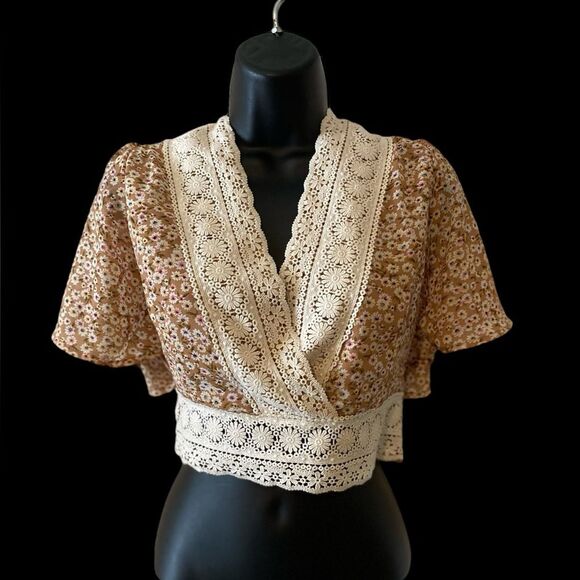 Free People Hayden boho crochet lace deep-V tie back crop top NWT size L - Picture 2 of 13